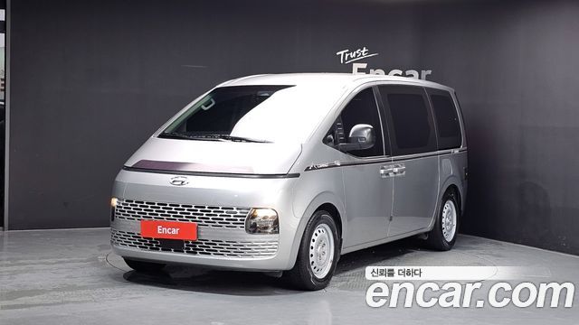 Hyundai Staria 2022 — photo 1