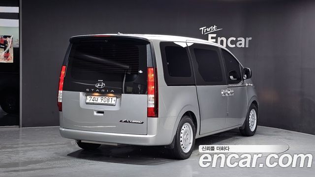 Hyundai Staria 2022 — photo 2