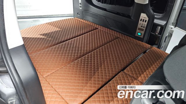 Hyundai Staria 2022 — photo 11