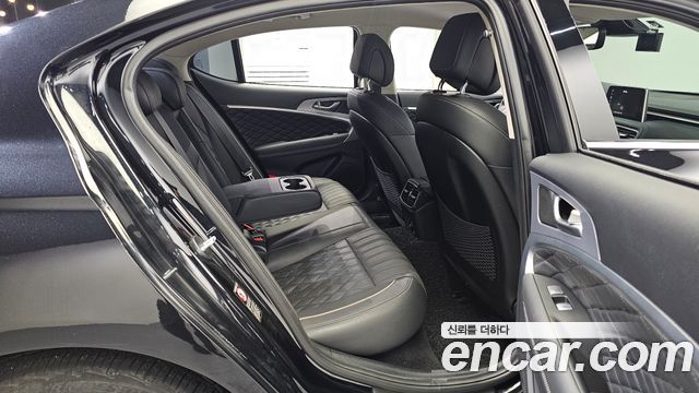 Genesis G70 2019 — photo 17