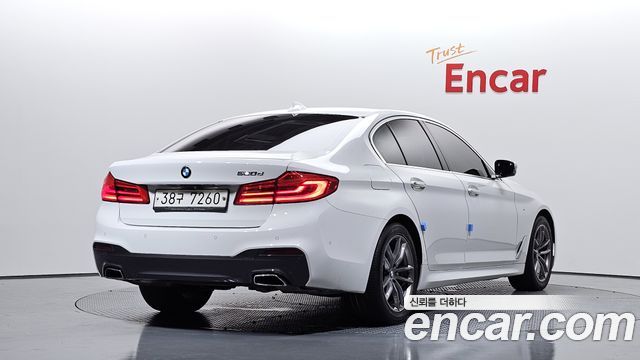 BMW 5-Series 2018 — photo 2