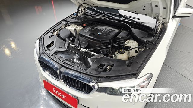 BMW 5-Series 2018 — photo 6