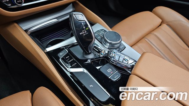 BMW 5-Series 2018 — photo 9