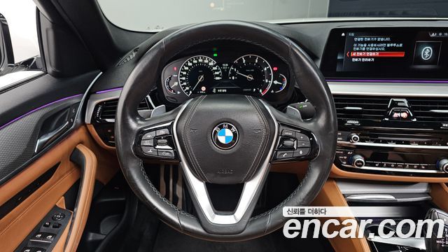 BMW 5-Series 2018 — photo 13
