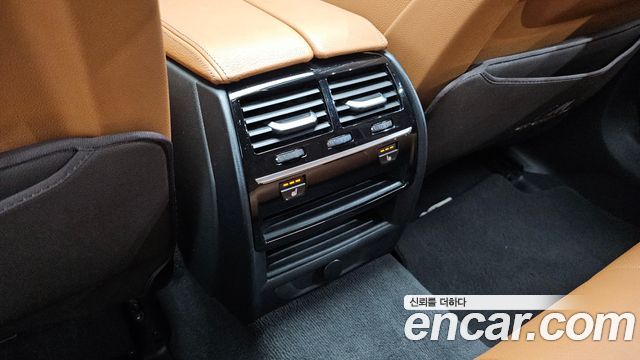 BMW 5-Series 2018 — photo 18