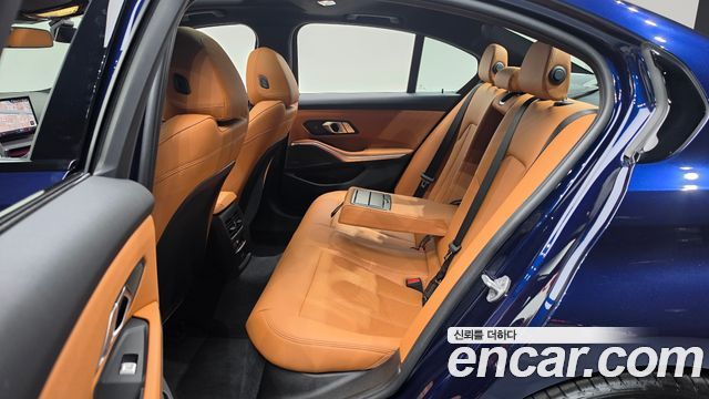 BMW 3-Series 2025 — photo 17