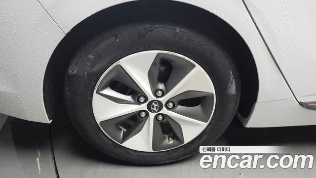 Hyundai Ioniq 2017 — photo 5