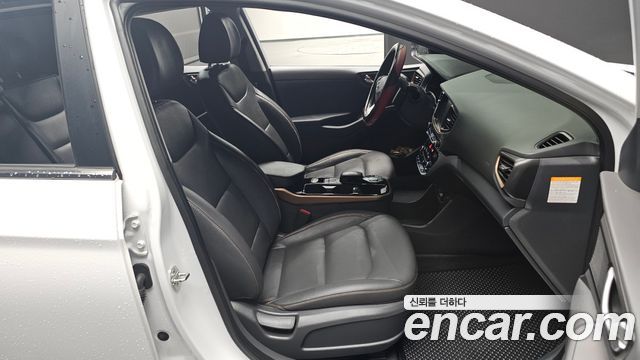 Hyundai Ioniq 2017 — photo 13