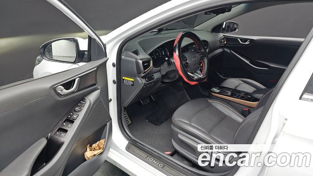 Hyundai Ioniq 2017 — photo 17