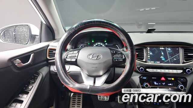 Hyundai Ioniq 2017 — photo 18