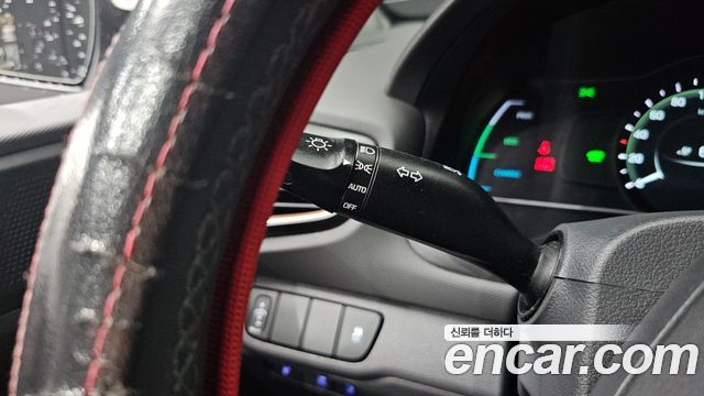 Hyundai Ioniq 2017 — photo 22