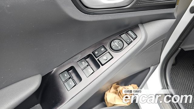 Hyundai Ioniq 2017 — photo 25