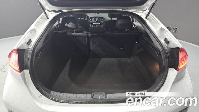 Hyundai Ioniq 2017 — photo 26