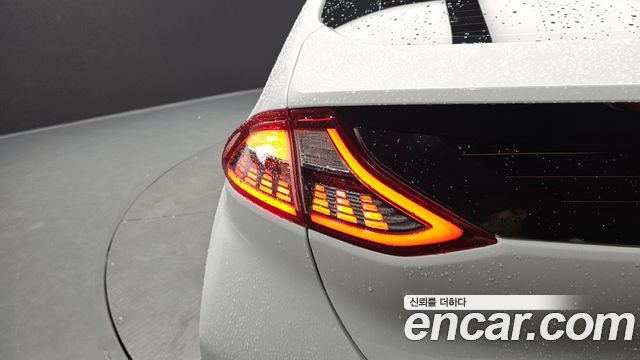 Hyundai Ioniq 2017 — photo 9