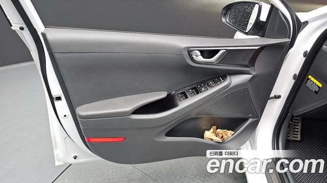 Hyundai Ioniq 2017 — photo 14