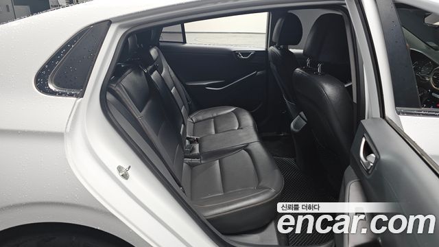 Hyundai Ioniq 2017 — photo 16
