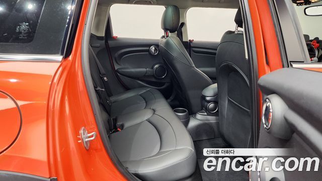 Mini Cooper 2021 — photo 17