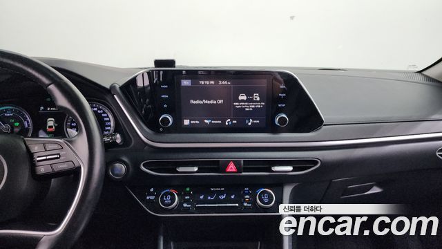 Hyundai Sonata 2022 — photo 18