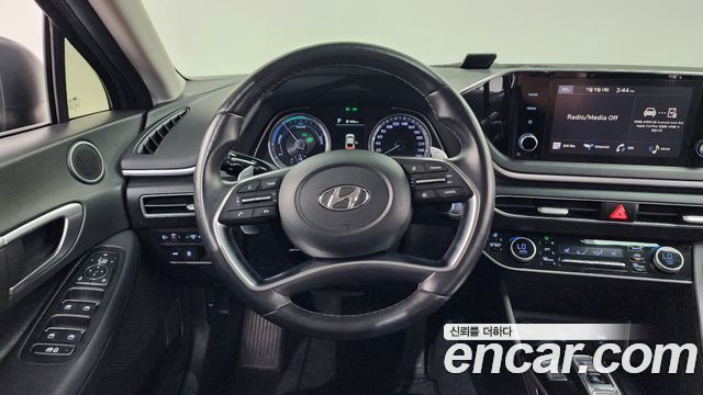 Hyundai Sonata 2022 — photo 19