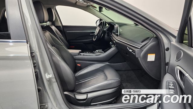 Hyundai Sonata 2022 — photo 16