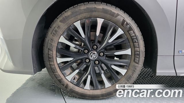 Toyota Alphard 2025 — photo 5