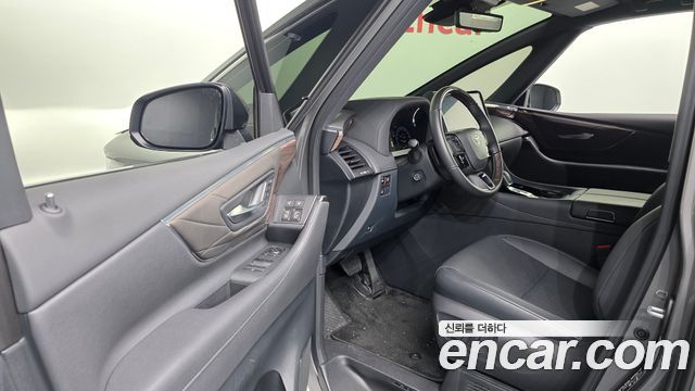 Toyota Alphard 2025 — photo 13