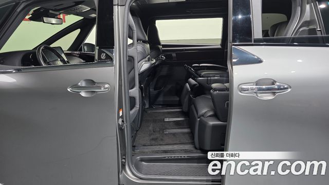 Toyota Alphard 2025 — photo 17