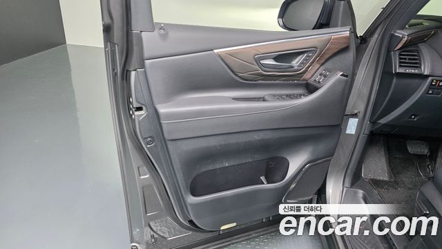 Toyota Alphard 2025 — photo 14