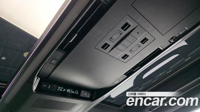 Toyota Alphard 2025 — photo 34