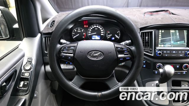 Hyundai Starex 2019 — photo 13