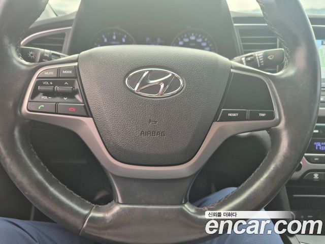 Hyundai AVANTE 2017 — photo 9