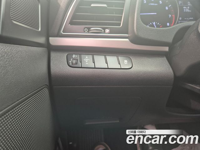 Hyundai AVANTE 2017 — photo 10