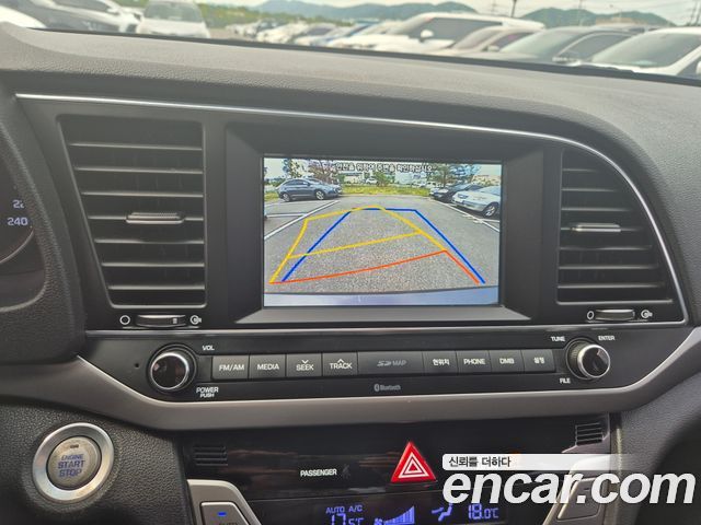 Hyundai AVANTE 2017 — photo 13