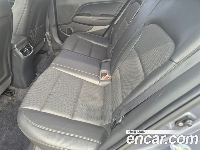 Hyundai AVANTE 2017 — photo 16