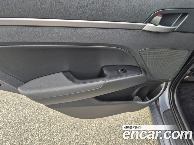 Hyundai AVANTE 2017 — photo 17