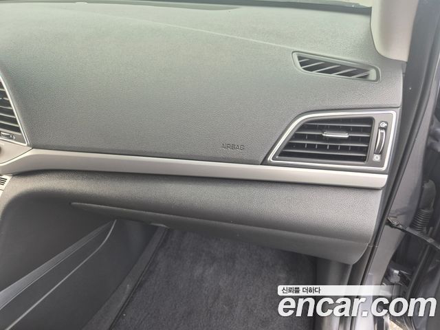 Hyundai AVANTE 2017 — photo 20
