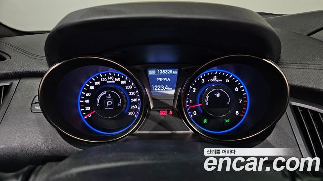 Hyundai Genesis 2013 — photo 8