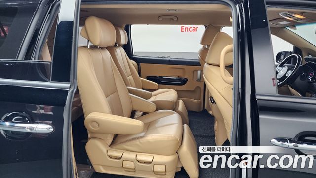 Kia Canival 2020 — photo 17