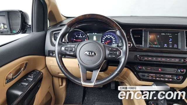 Kia Canival 2020 — photo 19