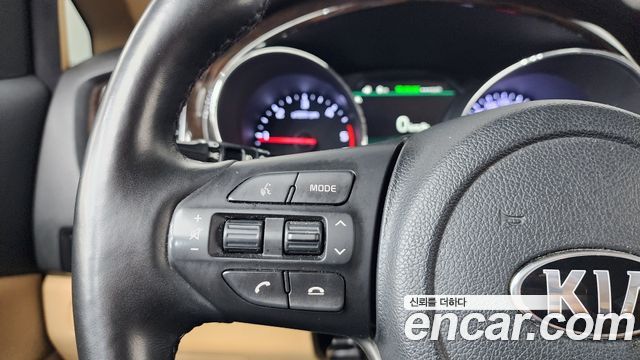 Kia Canival 2020 — photo 23