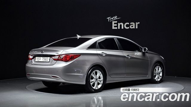 Hyundai Sonata 2010 — photo 2