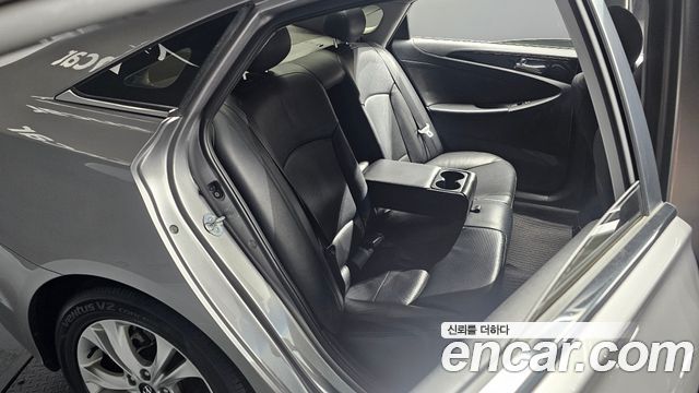 Hyundai Sonata 2010 — photo 11