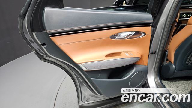 Genesis GV70 2021 — photo 15