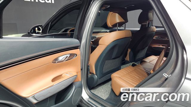 Genesis GV70 2021 — photo 30