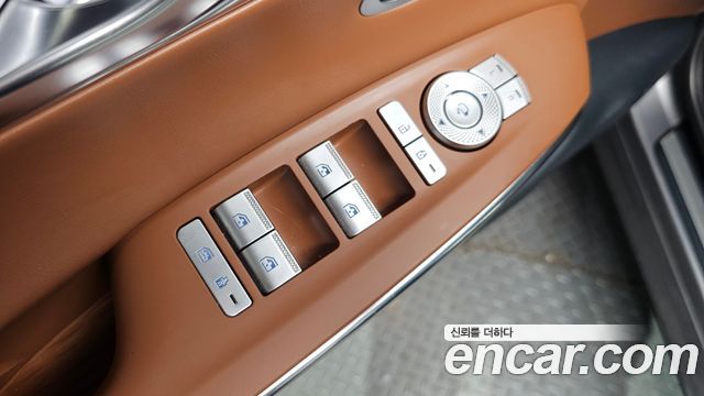Genesis GV70 2021 — photo 32