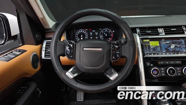 Land Rover Discovery 2019 — photo 13