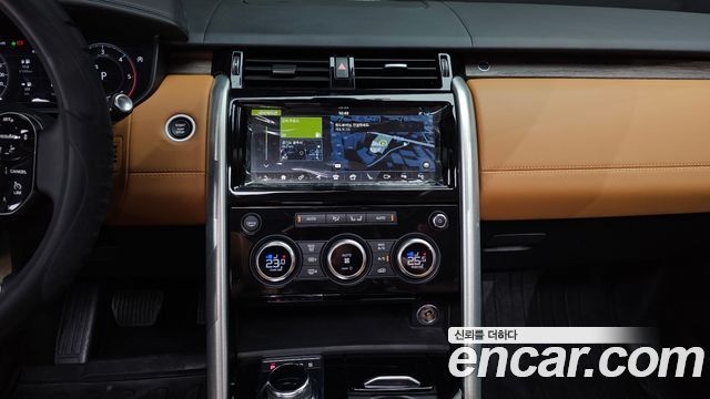 Land Rover Discovery 2019 — photo 14