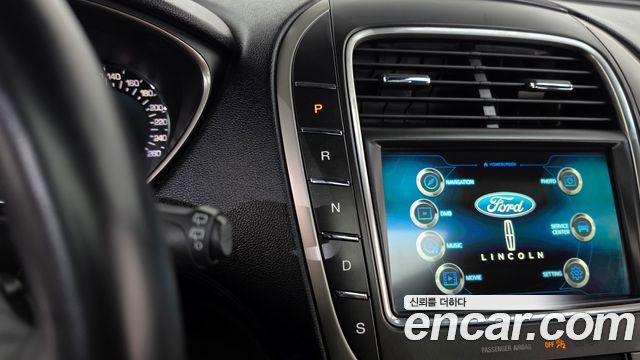 Lincoln MKX 2018 — photo 12