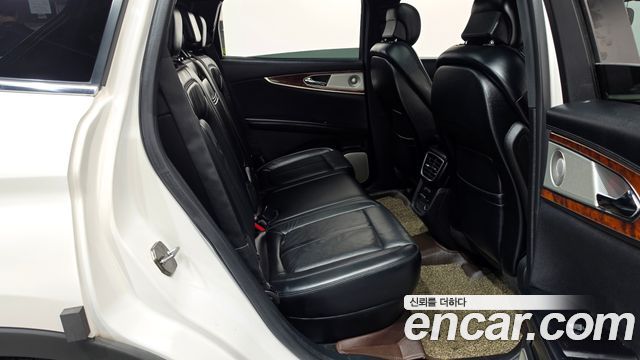 Lincoln MKX 2018 — photo 17