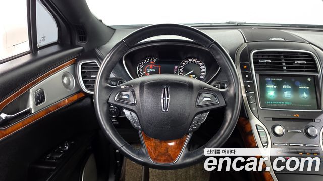 Lincoln MKX 2018 — photo 18
